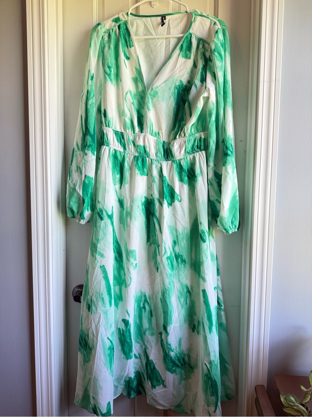 Pretty Garden Women's Green Brushstroke Midi Dress